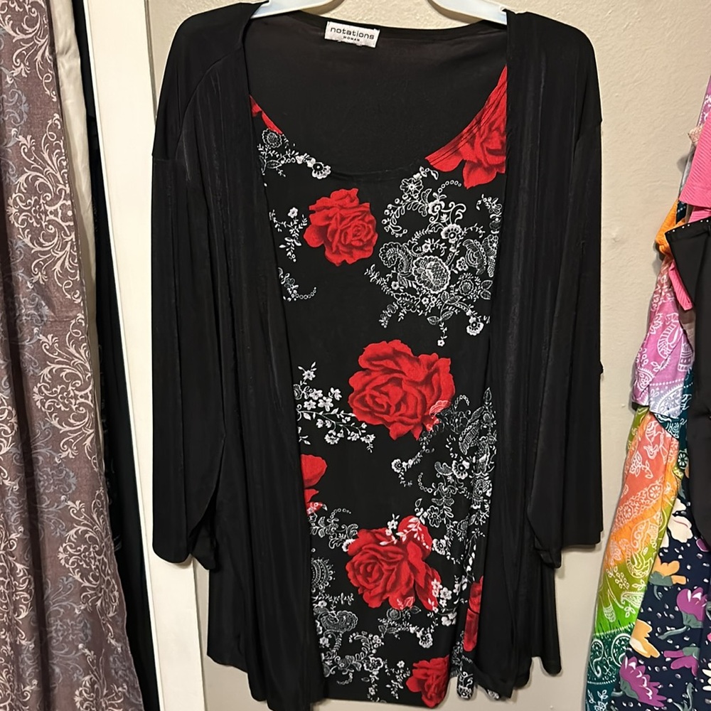2 piece dress with top and skirt size 2x but I wore it at 3x-4x it’s very stretc